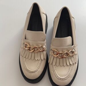 Bellini Cream Loafers with Gold Chain Detail